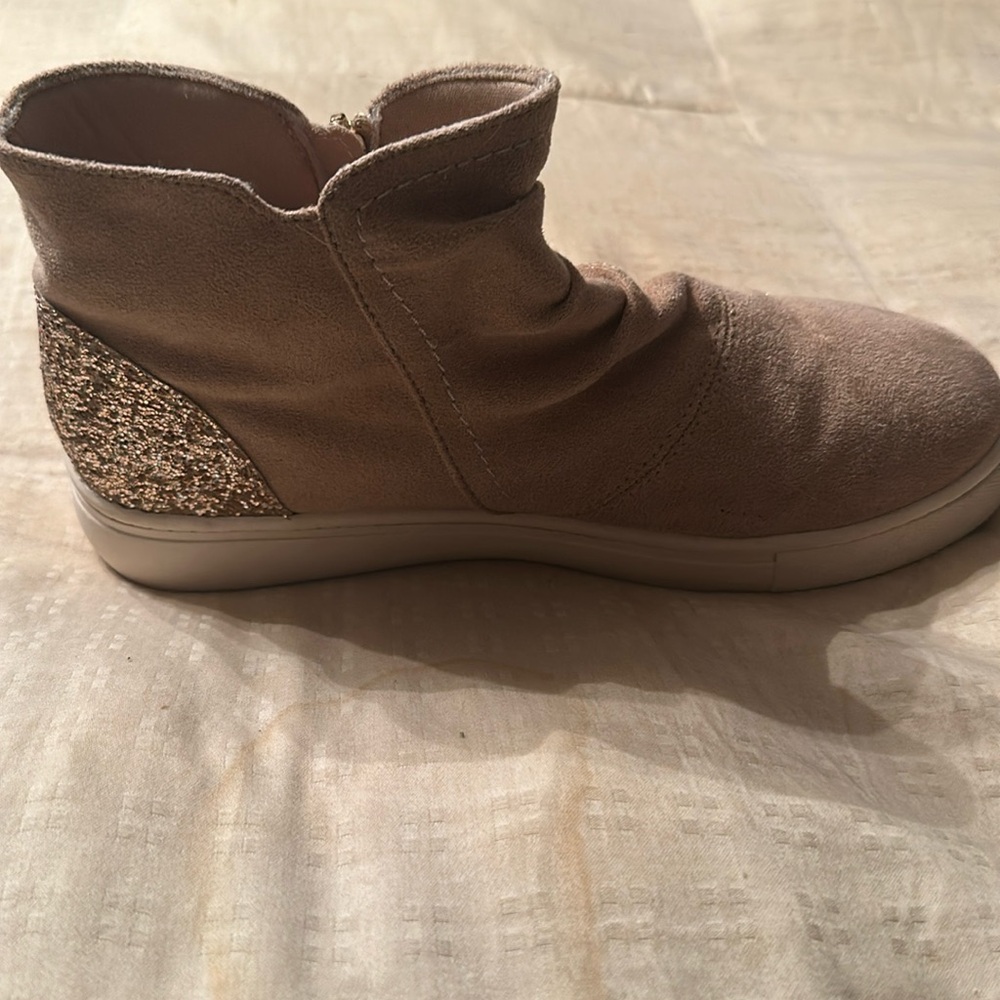 Girls slightly worn bootie